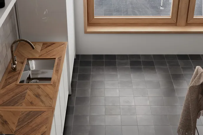  Ambiente porcelanico antiqua graphite