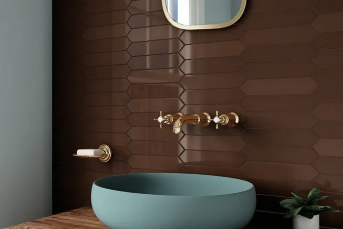  Ambiente revestimiento arrow_5x25_cofffe_bath-768x1024