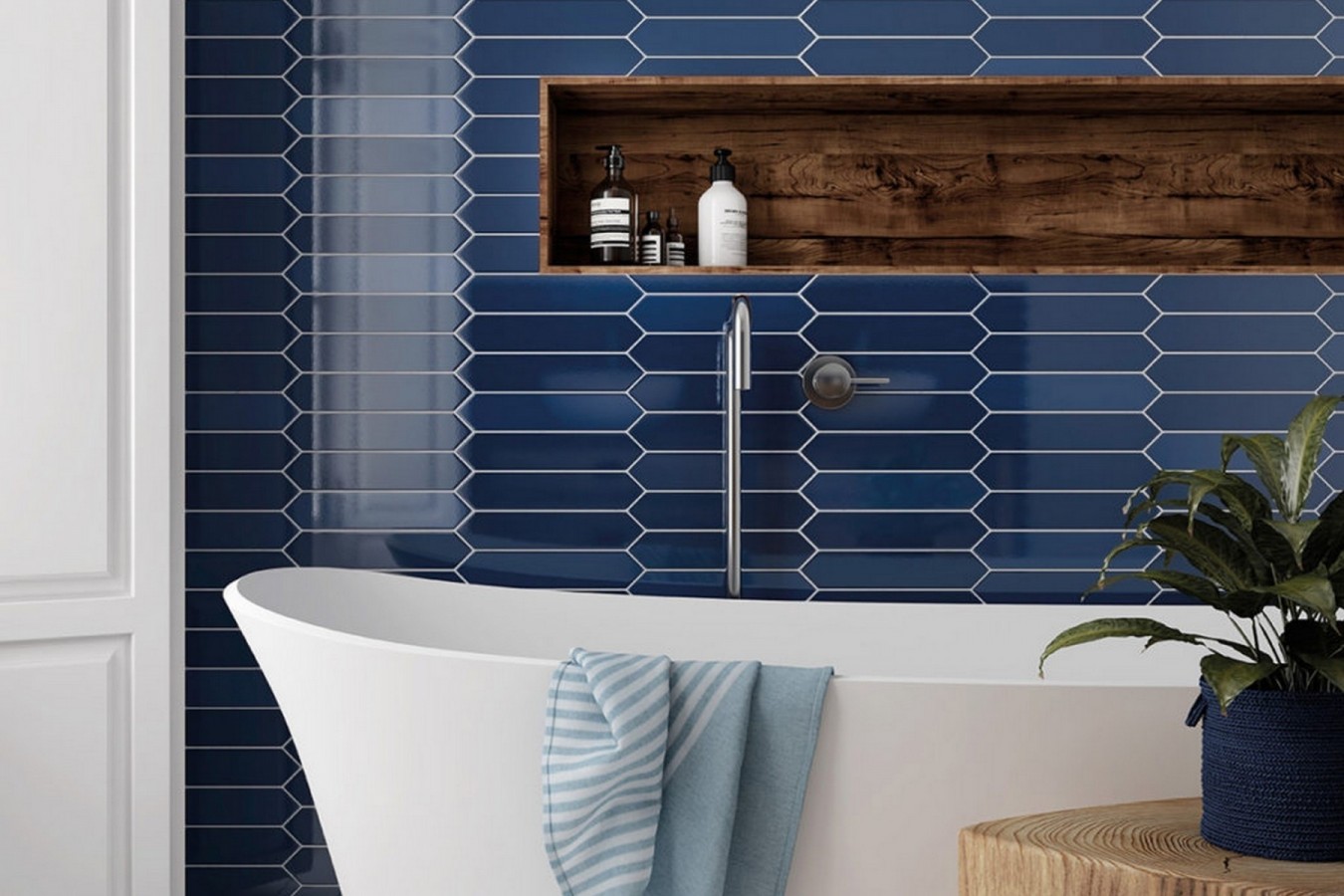  Ambiente revestimiento arrow_5x25_adriatic-blue_stromboli_white_bath-1024x1024