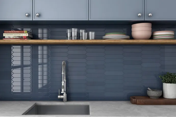  Ambiente revestimiento arrow_5x25_blue-velvet_kitchen-1024x1024