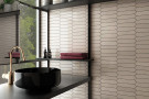  Ambiente revestimiento arrow_5x25_gardenian-cream_bath-1024x1024