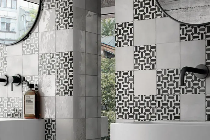  Ambiente revestimiento artisan_white_lunas_bath-819x1024