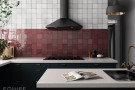  Ambiente revestimiento artisan_132x132_burgundy_white_kitchen-1024x731
