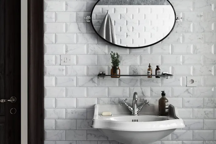  Ambiente revestimiento carrara_metro_75x150_brillo_bano-1018x1024