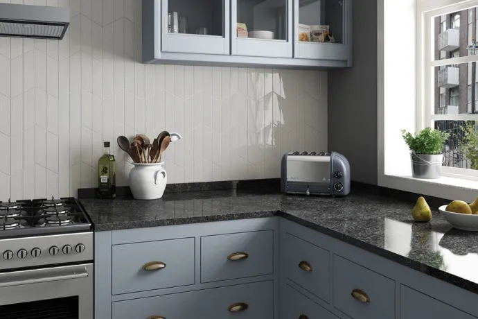  Ambiente revestimiento chevronwall-lightgrey-kitchen-1024x854