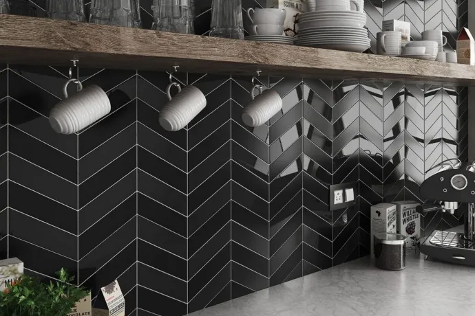  Ambiente revestimiento chevronwall-black_black-matt-kitchen-1024x768