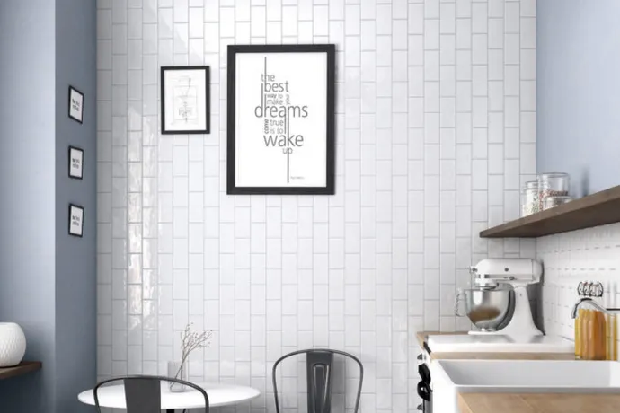  Ambiente revestimiento cottage_white_kitchen_backsplash-682x1024