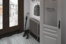  Ambiente porcelanico kite_centurygrey_black_hall-922x1024