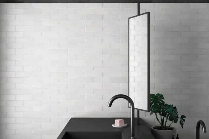  Ambiente revestimiento magma-white-65x200-bath-1024x1024