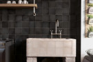  Ambiente revestimiento magma-blackcoal-132x132-bath-819x1024