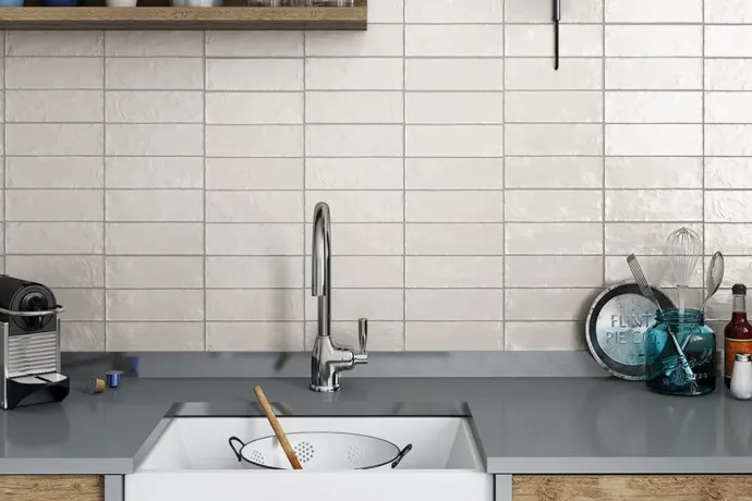  Ambiente revestimiento mallorca-65x200-white-kitchen-921x1024