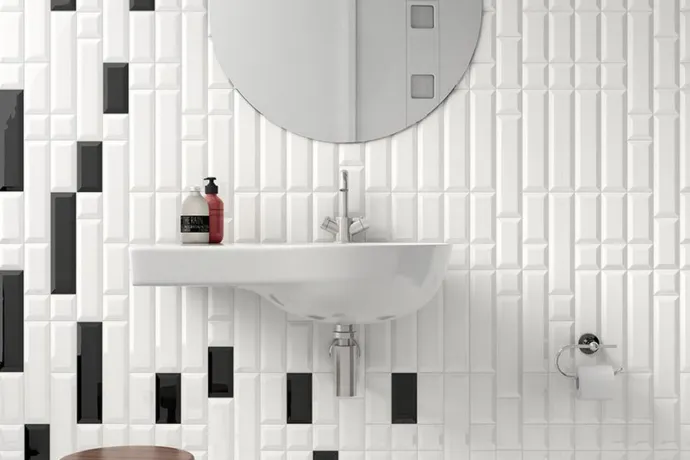  Ambiente revestimiento metro_white_bathroom-830x1024