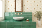  Ambiente revestimiento village_65x200_esmerald-green_baño-1024x1024