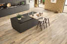  Ambiente porcelanico ambbarnwoodtildengray2