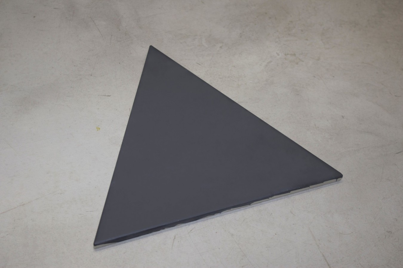  Pavimento triangle graphite matt 2 