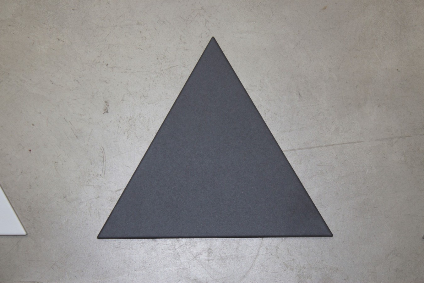  Pavimento triangle graphite matt