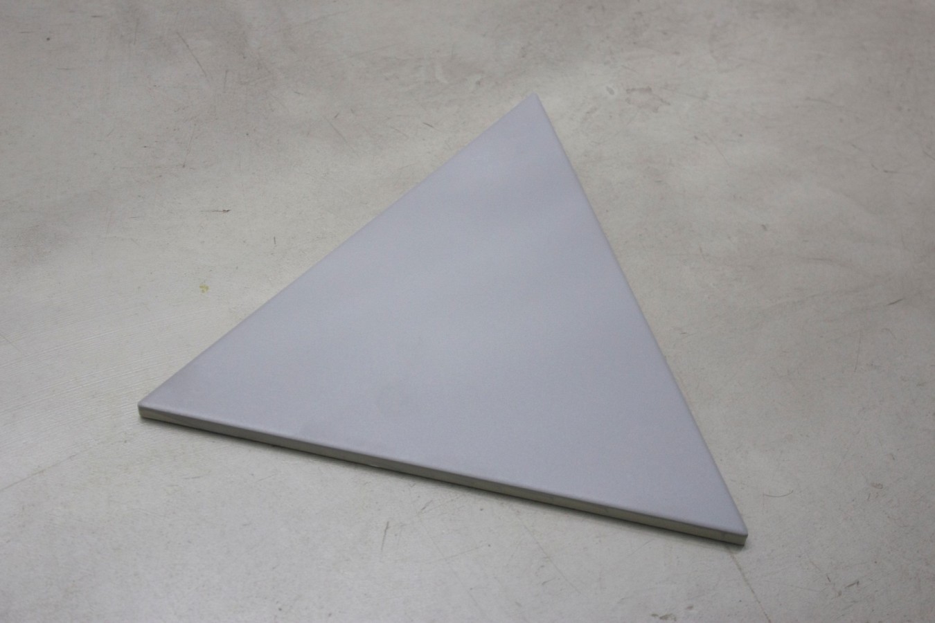  Pavimento triangle grey matt 2