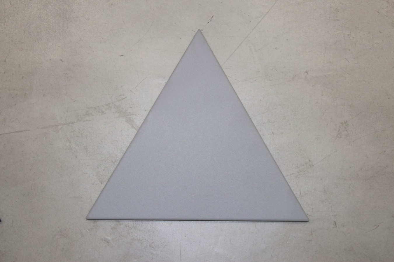  Pavimento triangle grey matt